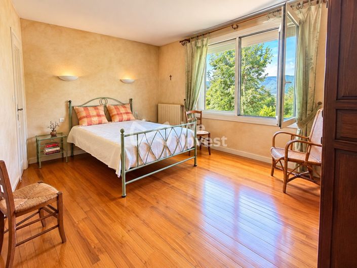 Image No.7-4 Bed House for sale