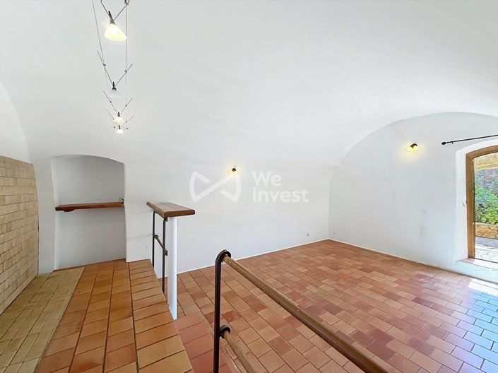 Image No.8-12 Bed House for sale