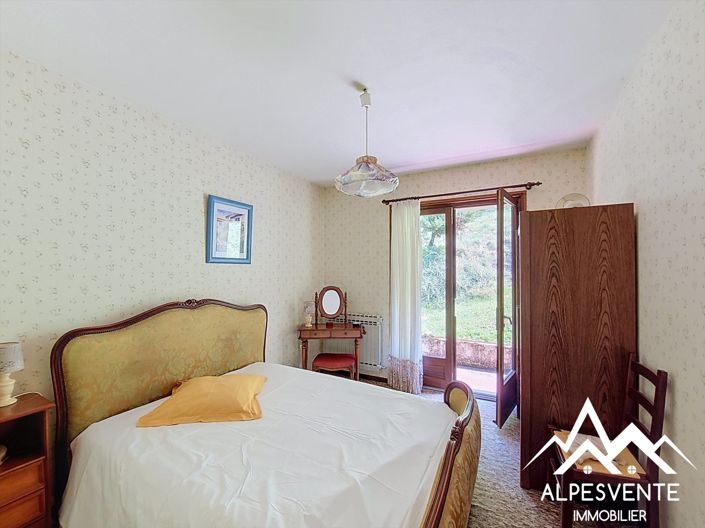 Image No.12-3 Bed House for sale