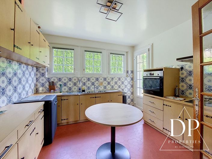 Image No.17-3 Bed House for sale
