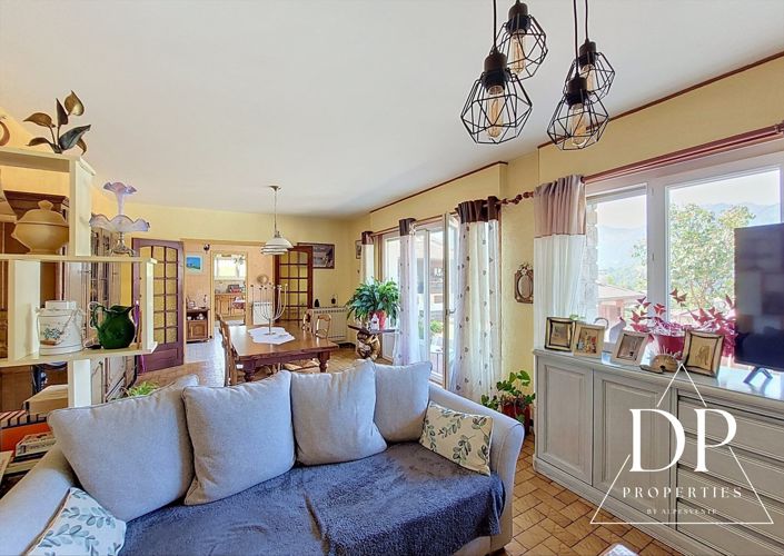 Image No.6-3 Bed House for sale