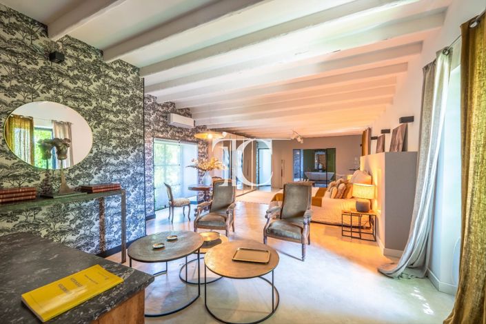 Image No.20-6 Bed Property for sale