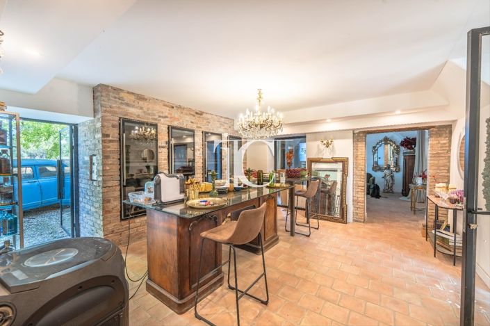 Image No.23-6 Bed Property for sale