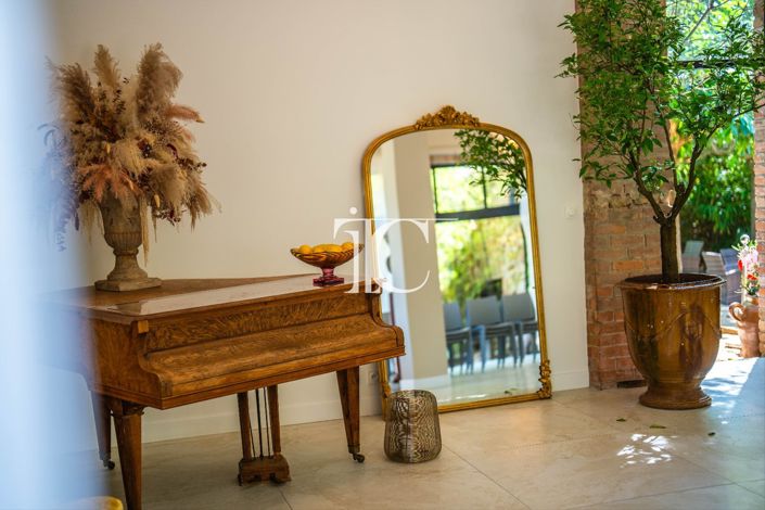 Image No.25-6 Bed Property for sale