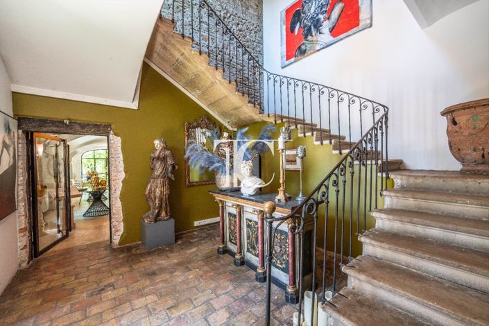 Image No.28-6 Bed Property for sale