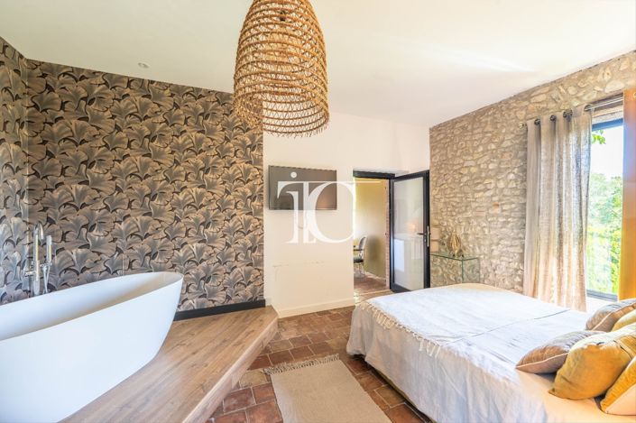 Image No.29-6 Bed Property for sale