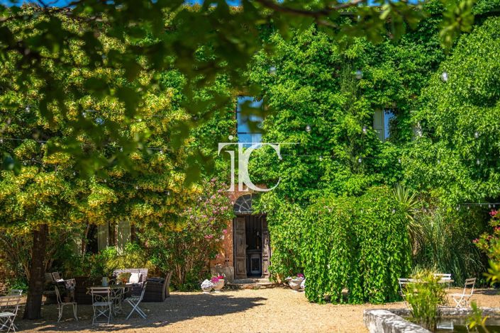 Image No.30-6 Bed Property for sale