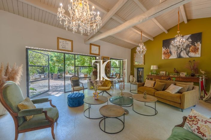 Image No.8-6 Bed Property for sale