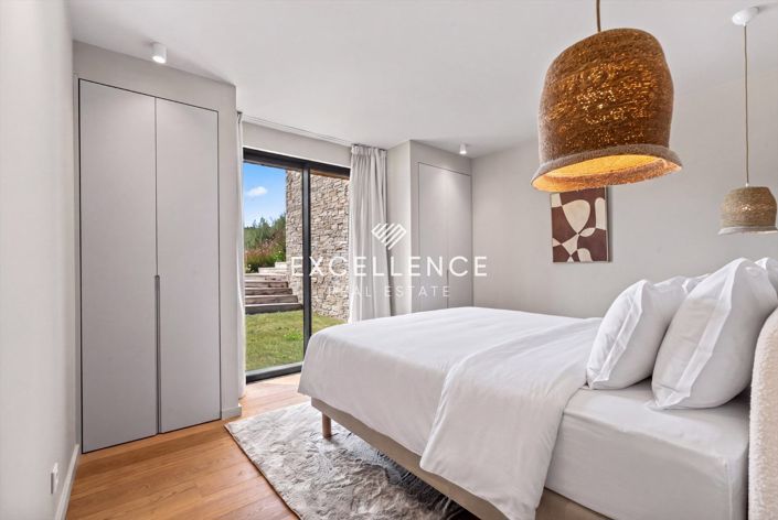 Image No.8-5 Bed House for sale