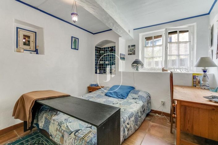 Image No.8-5 Bed House for sale