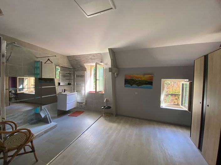 Image No.8-5 Bed House for sale