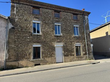 1 - Anneyron, Maison