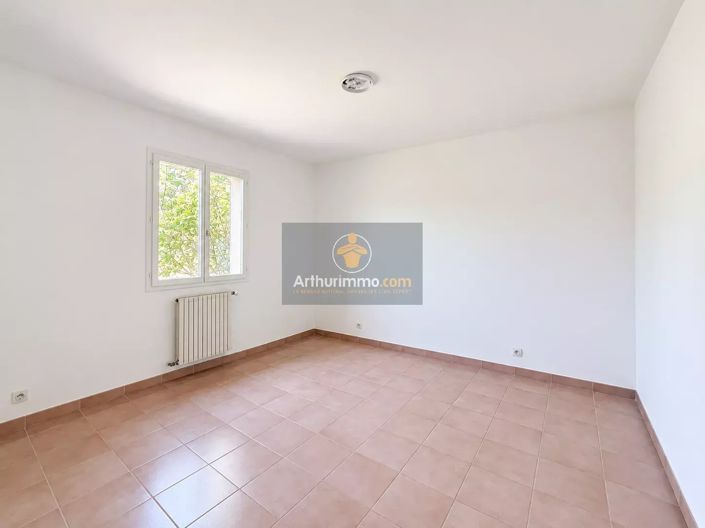 Image No.11-3 Bed House for sale