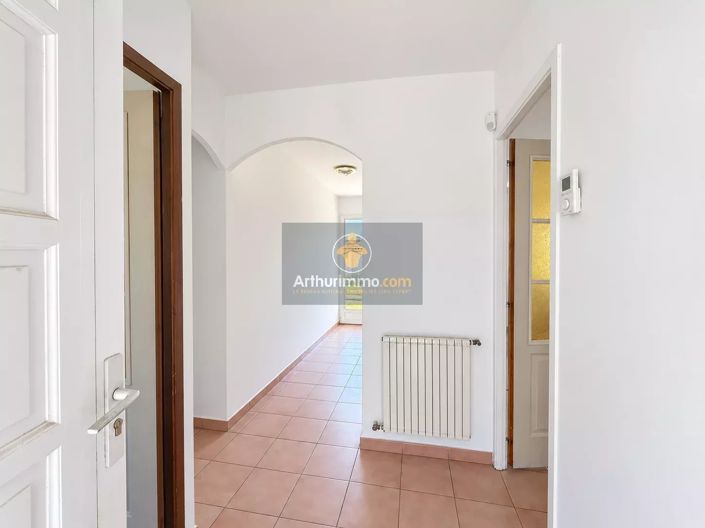 Image No.17-3 Bed House for sale
