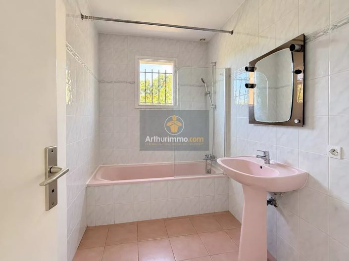 Image No.9-3 Bed House for sale