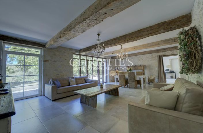 Image No.12-9 Bed Property for sale