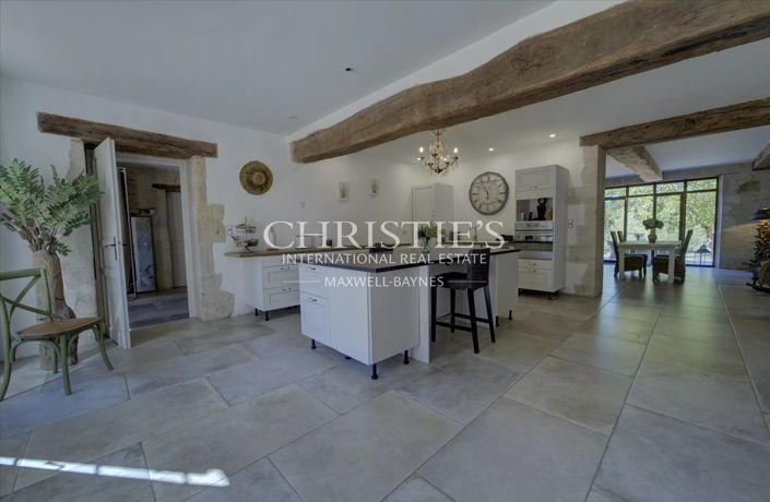 Image No.14-9 Bed Property for sale