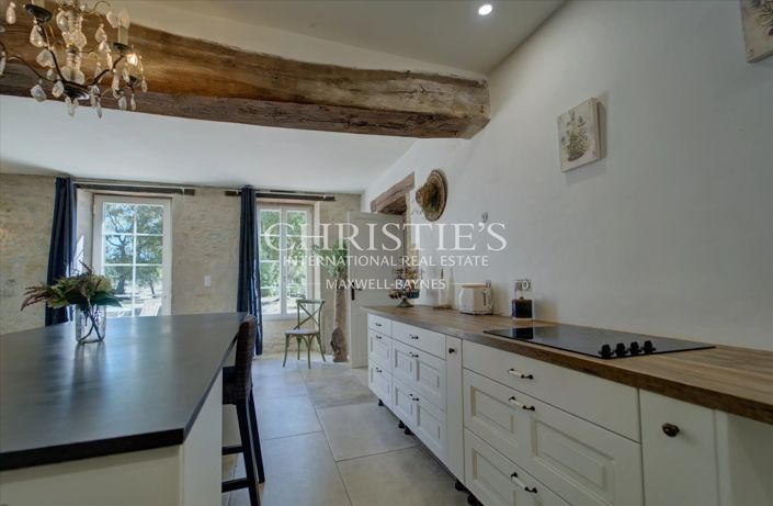Image No.15-9 Bed Property for sale