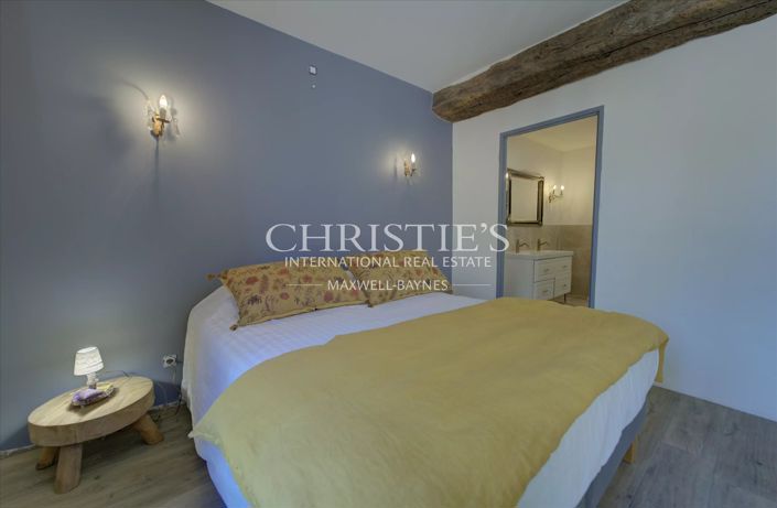 Image No.19-9 Bed Property for sale