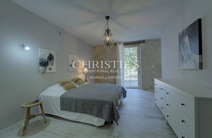 Image No.21-9 Bed Property for sale