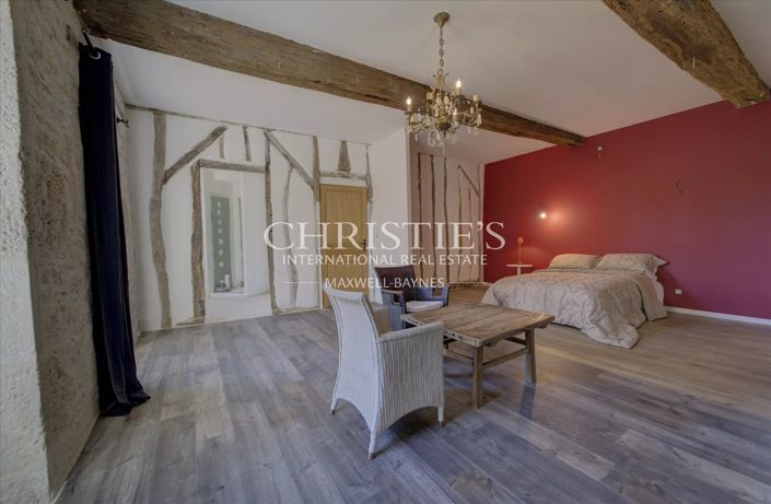 Image No.23-9 Bed Property for sale