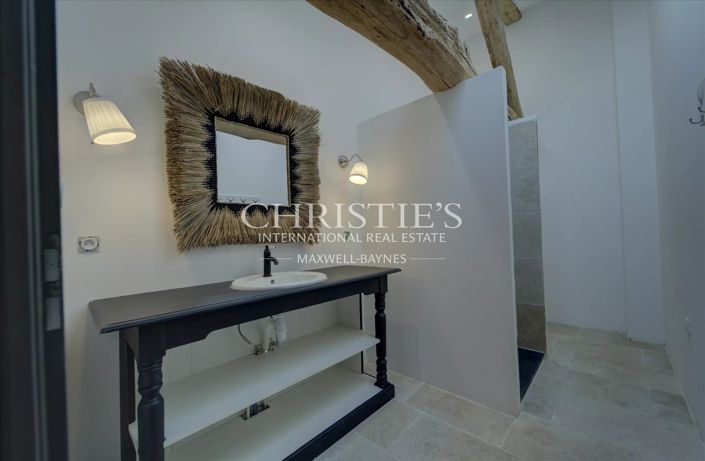 Image No.27-9 Bed Property for sale