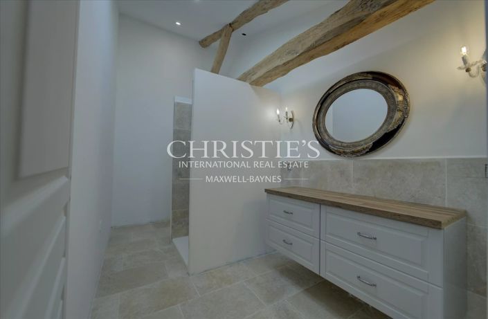 Image No.30-9 Bed Property for sale