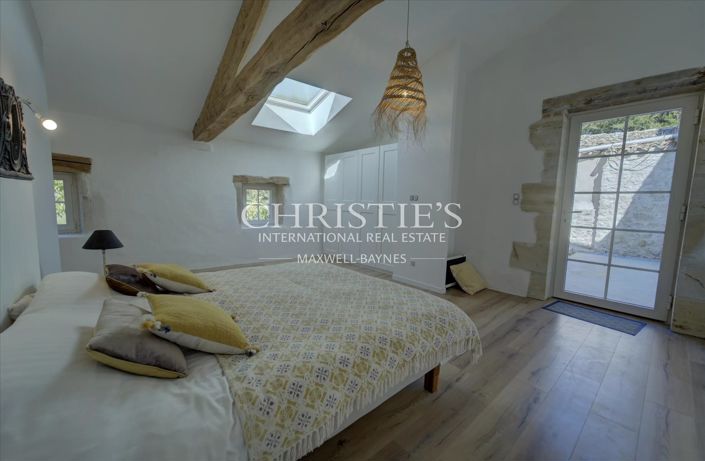 Image No.31-9 Bed Property for sale