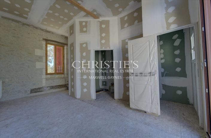 Image No.33-9 Bed Property for sale