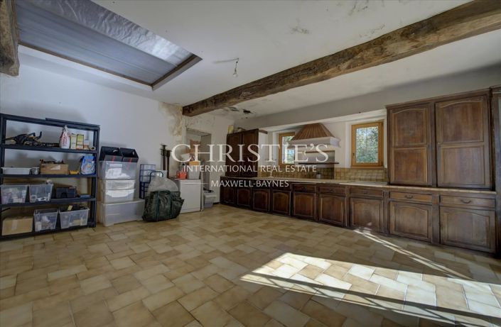 Image No.34-9 Bed Property for sale