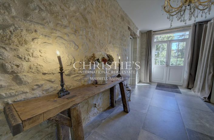 Image No.5-9 Bed Property for sale