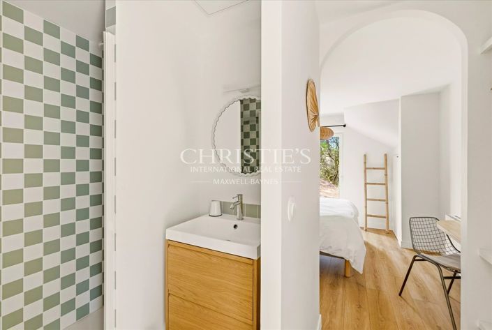 Image No.14-6 Bed House for sale