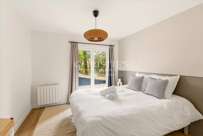Image No.16-6 Bed House for sale