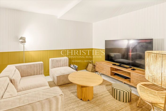 Image No.19-6 Bed House for sale