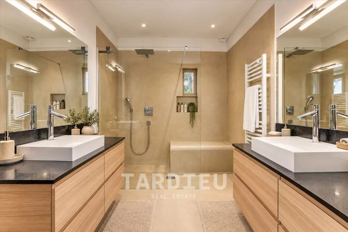 Image No.11-6 Bed House for sale