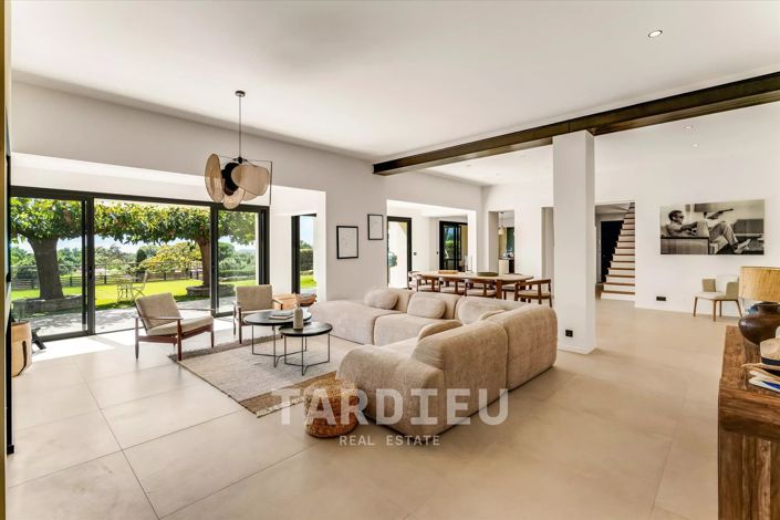Image No.7-6 Bed House for sale