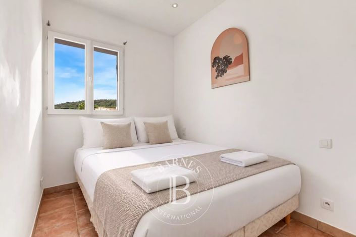 Image No.11-4 Bed House for sale