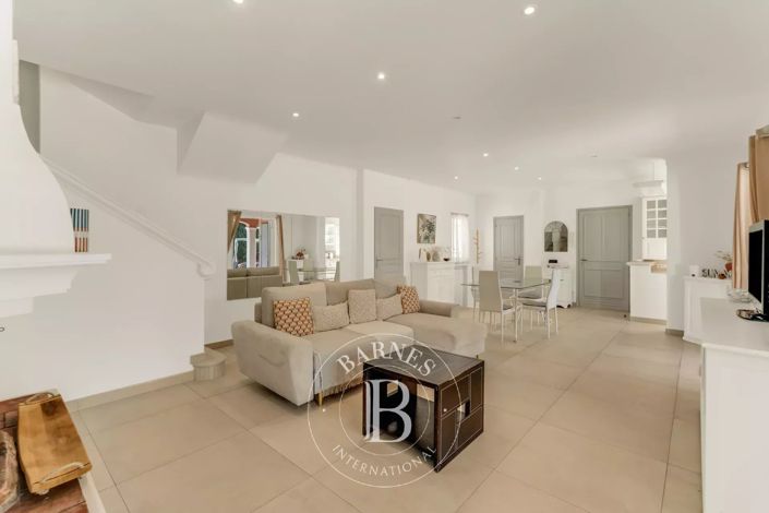 Image No.5-4 Bed House for sale