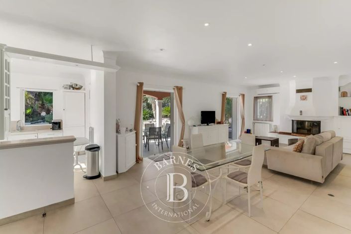 Image No.6-4 Bed House for sale