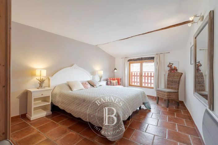 Image No.15-3 Bed House for sale