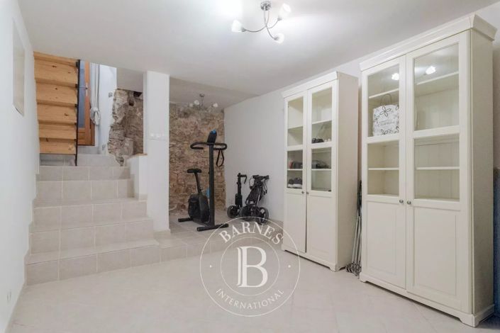 Image No.18-3 Bed House for sale