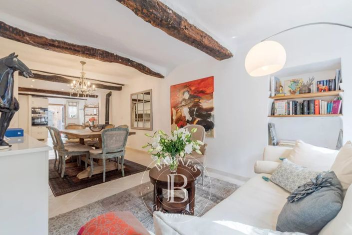 Image No.8-3 Bed House for sale