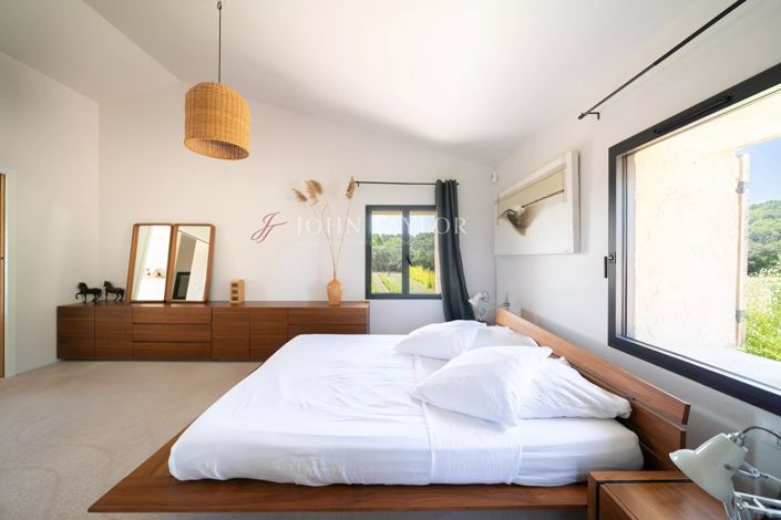 Image No.12-3 Bed House for sale