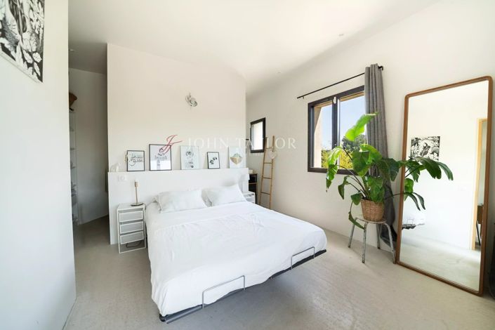 Image No.17-3 Bed House for sale