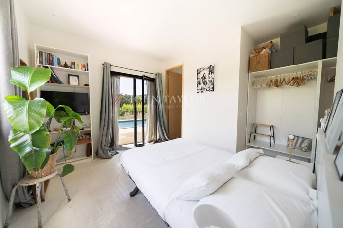 Image No.19-3 Bed House for sale
