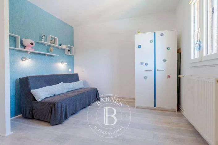 Image No.9-3 Bed House for sale
