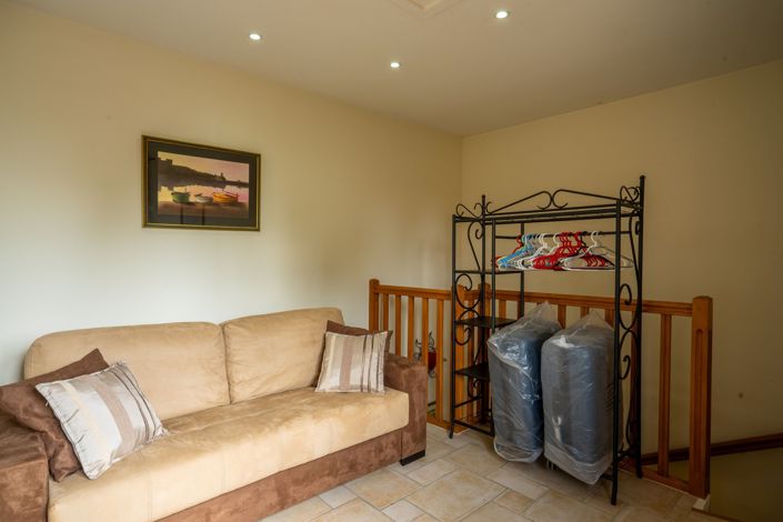 Image No.19-3 Bed House for sale