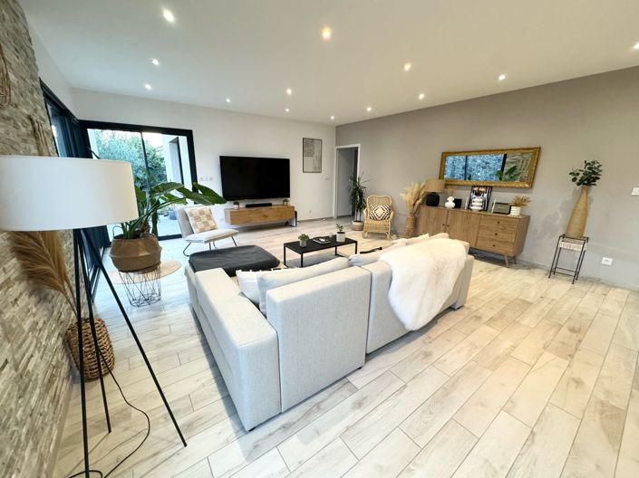 Image No.6-3 Bed House for sale