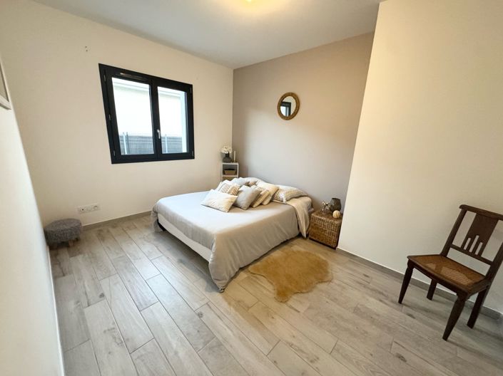Image No.8-3 Bed House for sale