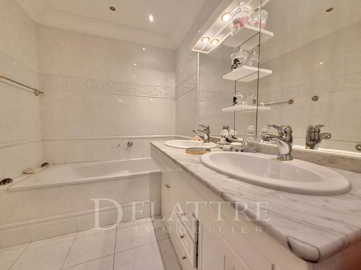 Image No.14-3 Bed Apartment for sale
